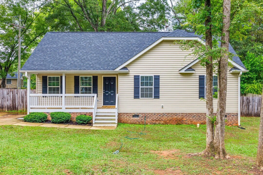 16 Willglow St in York, SC - Foto de edificio