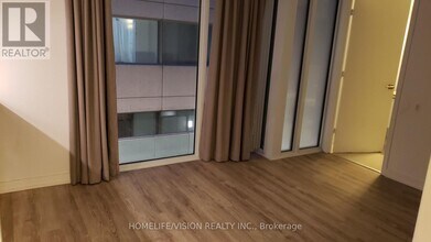28-328 Wellesley St E in Toronto, ON - Building Photo - Building Photo
