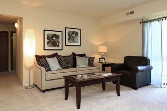 Liberty Hill Apartments in Solon, OH - Foto de edificio - Interior Photo