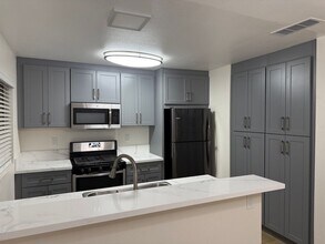 14 Fairside, Unit 1411 in Irvine, CA - Building Photo - Building Photo