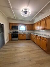 161 Cliff St in Norwich, CT - Building Photo - Building Photo