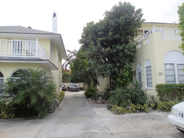 264 Seimole Apartments in Palm Beach, FL - Building Photo