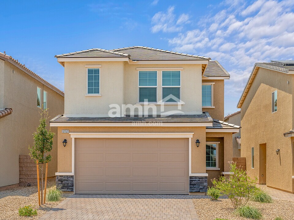 5836 Fly Fisher St in Las Vegas, NV - Building Photo