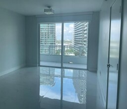 1080 Brickell Ave, Unit 1607 in Miami, FL - Building Photo - Building Photo