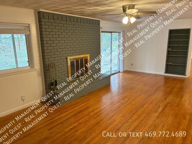 1001 Crestview Dr in Cedar Hill, TX - Building Photo - Building Photo