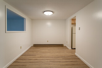 Pelham Townhomes in Pelham, NH - Building Photo - Interior Photo