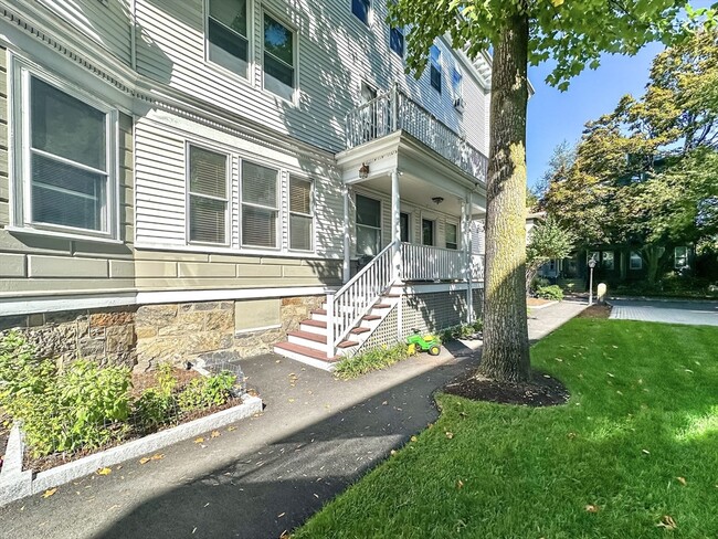 34 Stanton Rd in Brookline, MA - Building Photo - Building Photo