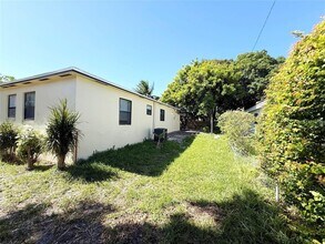631 NE 171st St in North Miami Beach, FL - Building Photo - Building Photo