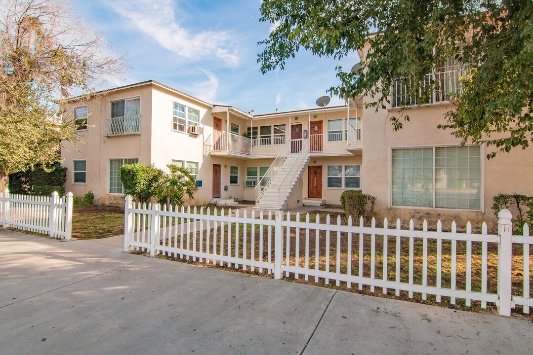 14022 Burbank Blvd in Van Nuys, CA - Building Photo