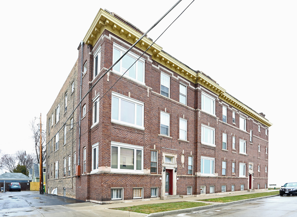 Historic Lakeshore Condominiums in Racine, WI - Building Photo