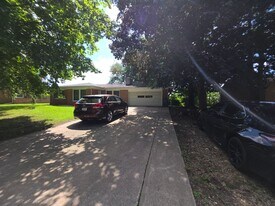 4762 Greenfield Dr in Berrien Springs, MI - Building Photo