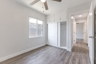 2151 N Raymond Ave in Altadena, CA - Building Photo - Building Photo