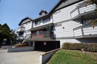 12249 Oxnard St, Unit 103 in Los Angeles, CA - Building Photo