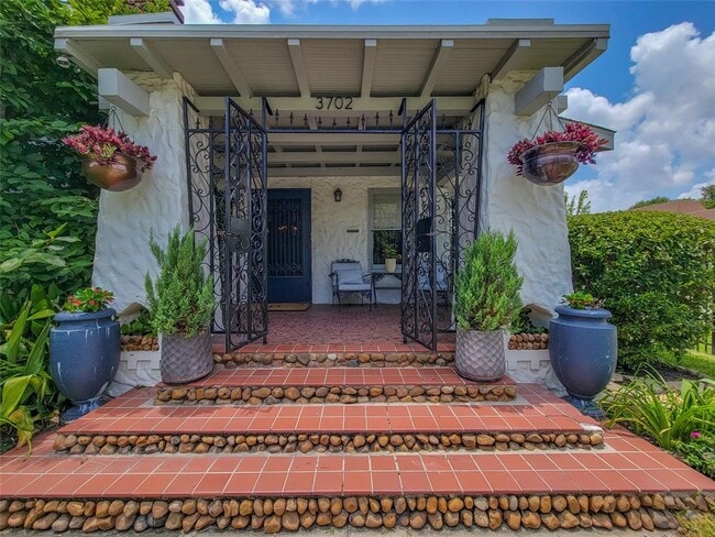 3702 Audubon Pl in Houston, TX - Building Photo - Building Photo