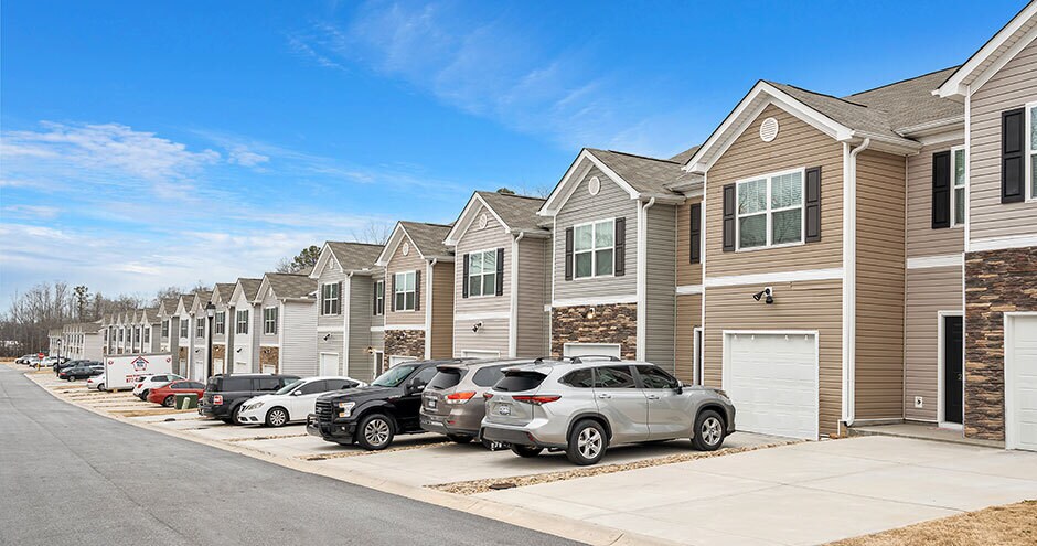 Valley View Townes in Fountain Inn, SC - Building Photo