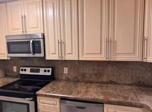 2622 Riverside Dr in Coral Springs, FL - Building Photo - Building Photo