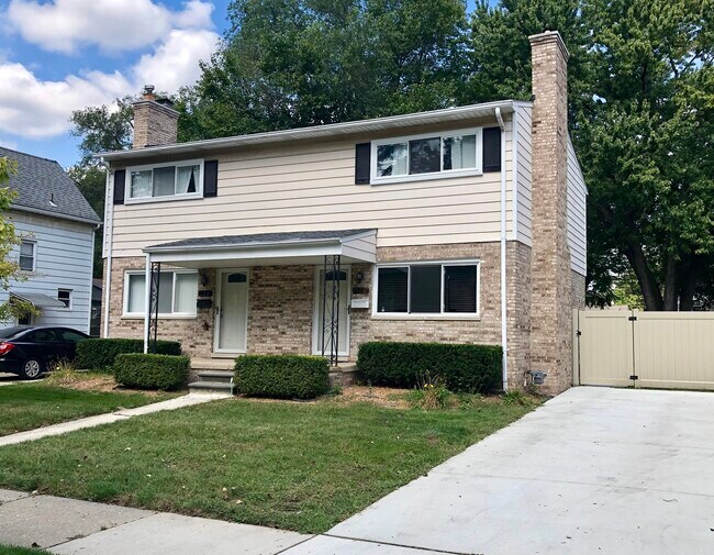 120 Woodsboro Dr Rentals in Royal Oak, MI