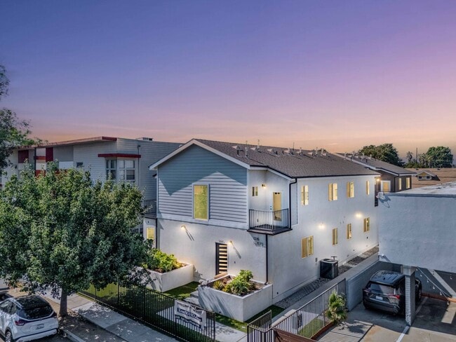 property at 1235 W 37th Pl