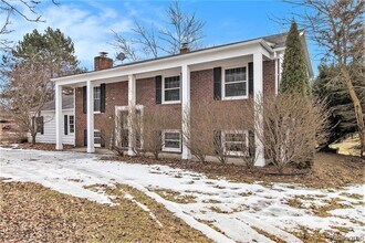 13428 Sequoia Ln in South Lyon, MI - Building Photo - Building Photo
