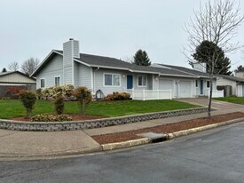 4695 Marshall Ave in Eugene, OR - Building Photo