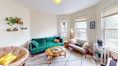 22 Boynton St, Unit 1 in Boston, MA - Foto de edificio - Building Photo