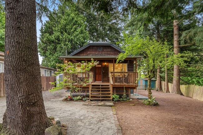 15516 10th Ave NE in Shoreline, WA - Building Photo - Building Photo