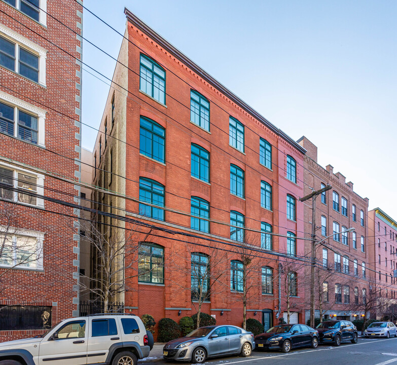 1023 Clinton St in Hoboken, NJ - Building Photo