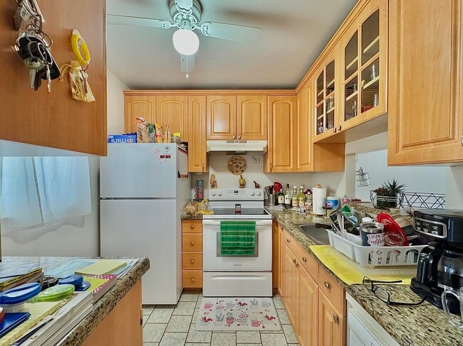 5181 W Oakland Park Blvd in Lauderdale Lakes, FL - Foto de edificio - Building Photo