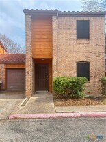 1133 Ashby St in Seguin, TX - Building Photo