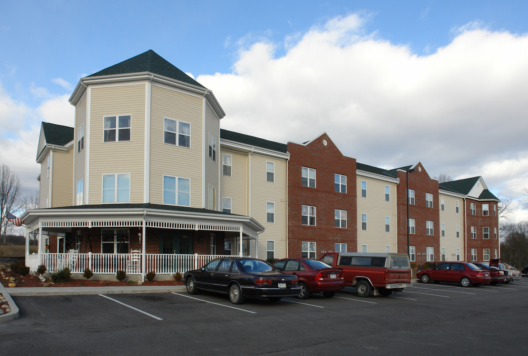 Pine Haven Apartments in Milton, WV - Building Photo