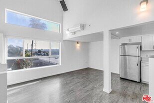 4980 S Centinela Ave in Los Angeles, CA - Building Photo