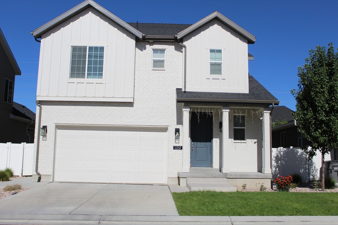 11342 S 1450 W in South Jordan, UT - Building Photo