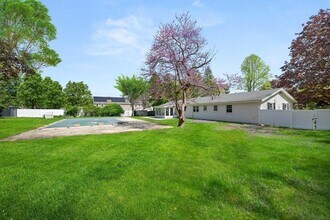 112 Argilla Rd, Unit 2 in Andover, MA - Building Photo - Building Photo