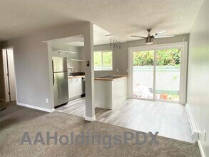 2312 NE Lombard St in Portland, OR - Building Photo - Building Photo