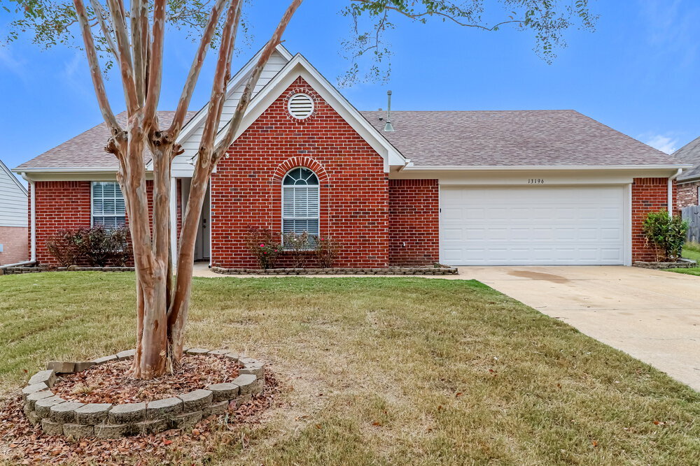 13196 Sandbourne S in Olive Branch, MS - Building Photo