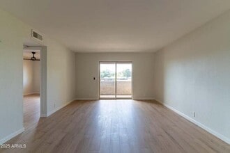 4150 E Cactus Rd in Phoenix, AZ - Building Photo - Building Photo