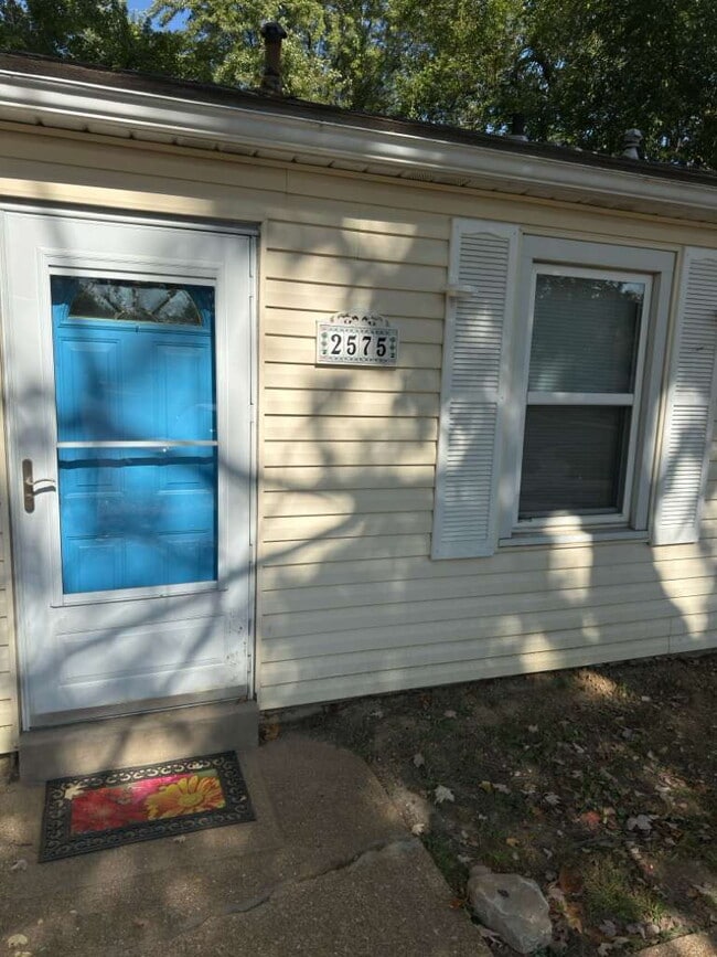 2575 Hawthorne Manor Dr in Florissant, MO - Building Photo - Building Photo