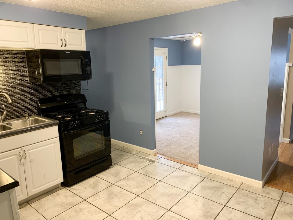 2812 Kingsland Ct in Fort Wayne, IN - Building Photo