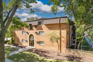 Forest Glen Condos in Lansing, IL - Building Photo