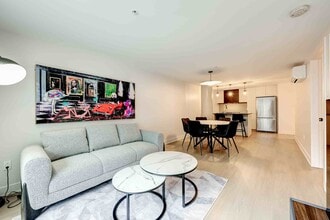 4982 Pl. de la Savane in Montréal, QC - Building Photo - Building Photo