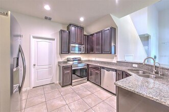 2111 Broadway View Ave in Brandon, FL - Building Photo - Building Photo