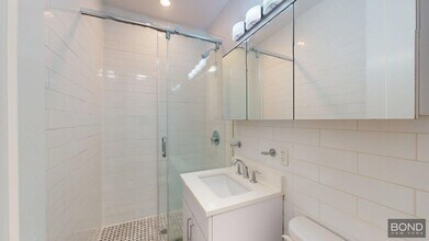 116 E 60th St in New York, NY - Building Photo - Building Photo