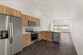 702 S Crescent Ln in Spokane Valley, WA - Building Photo - Building Photo