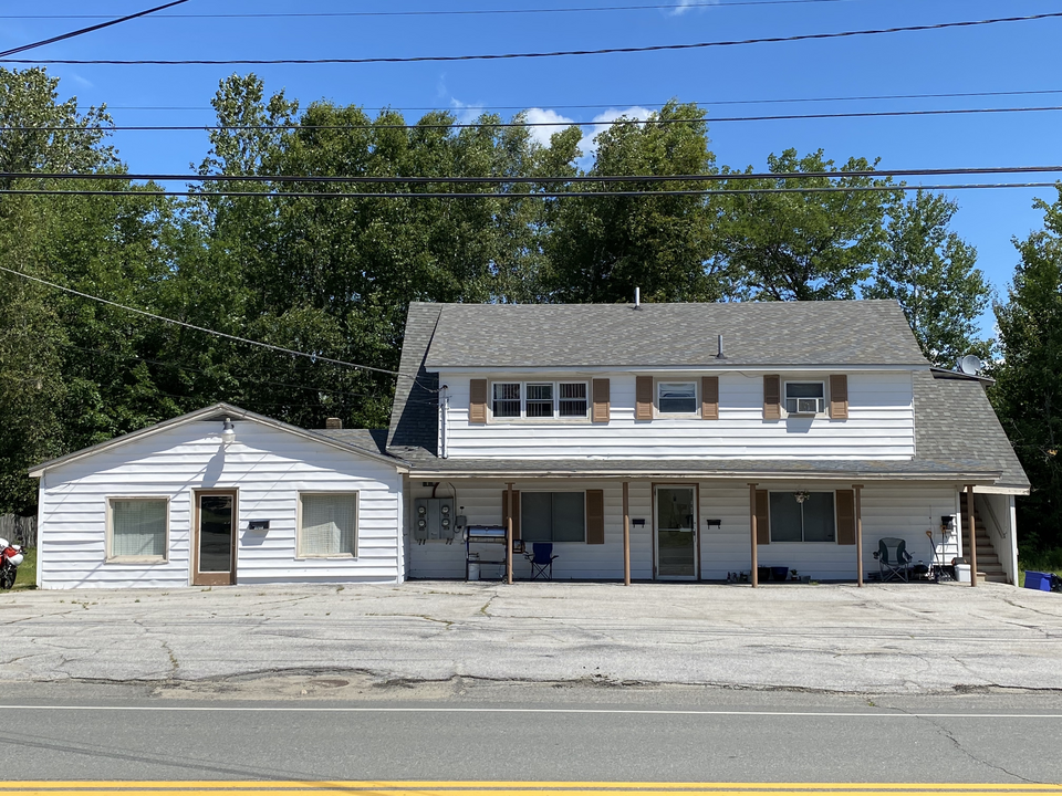 235 Bates St, Unit 235A Bates St. in Millinocket, ME - Foto de edificio