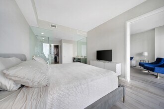 488 NE 18th St, Unit 309 in Miami, FL - Building Photo - Building Photo