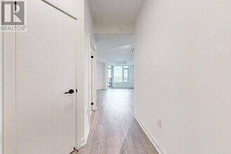 2495 Eglinton Ave W in Mississauga, ON - Building Photo - Building Photo