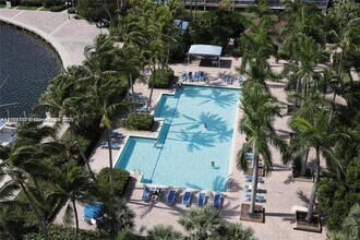 3610 Yacht Club Dr, Unit 208 in Aventura, FL - Building Photo - Building Photo