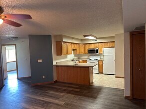 40 Zeller Ct, Unit 208 in North Liberty, IA - Building Photo - Building Photo