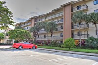 1301 Seafarer Cir in Jupiter, FL - Foto de edificio - Building Photo