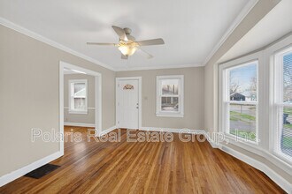 715 E 60th St in Indianapolis, IN - Foto de edificio - Building Photo